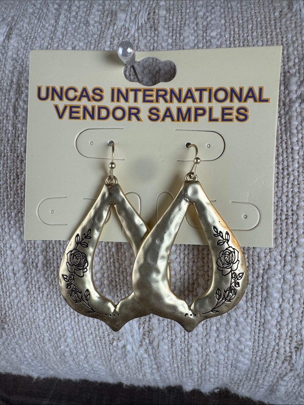0774-Gold Floral Teardrop Earrings‎